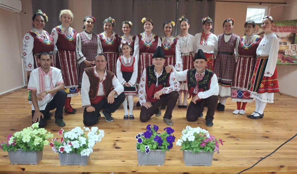 Танцов клуб “Веселяци”